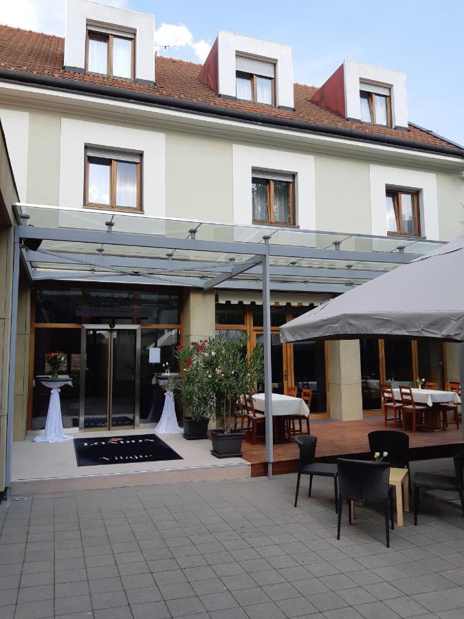 London Boutique Hotel & Restaurant Trnava Exterior foto